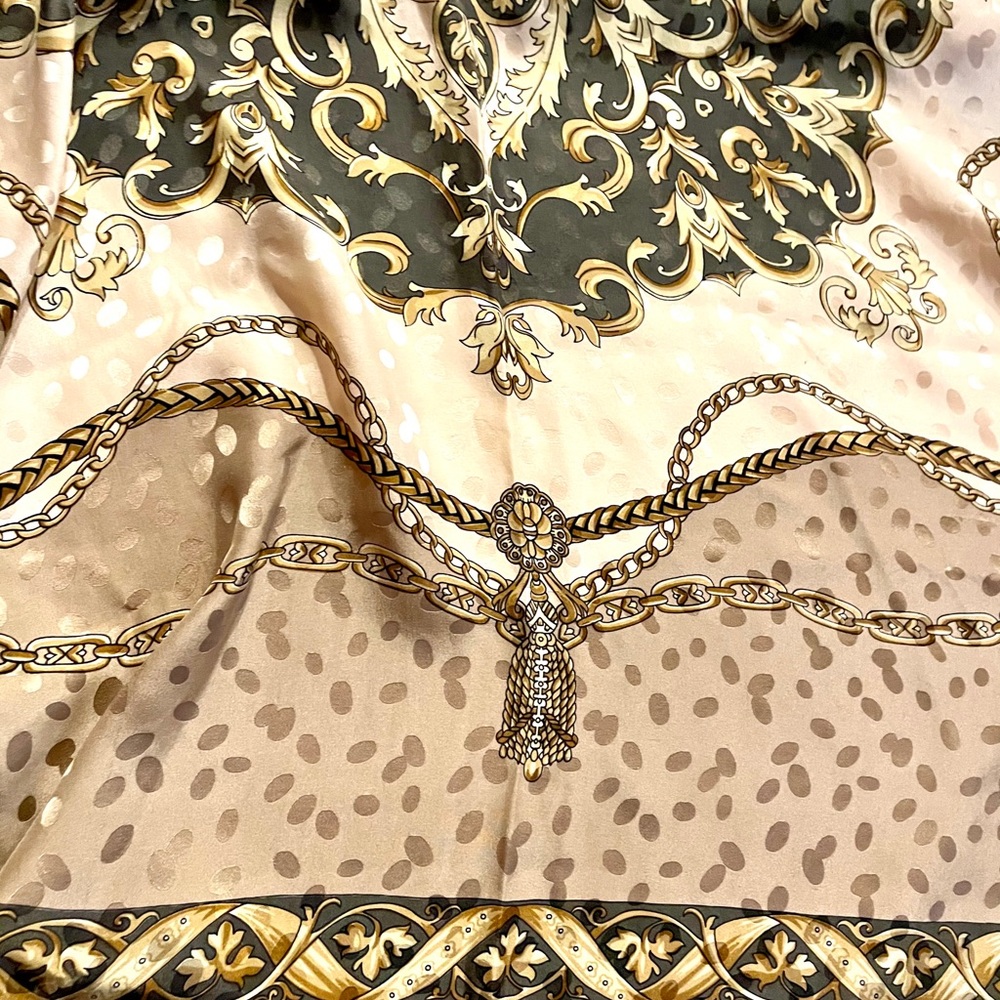 Silk scarf with beautiful design chains gold olive - Picture 4 of 7